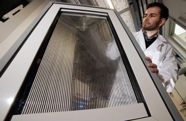 光伏黑科技 德国研发出纳米粒变色窗 遮光抗热还能储存太阳能